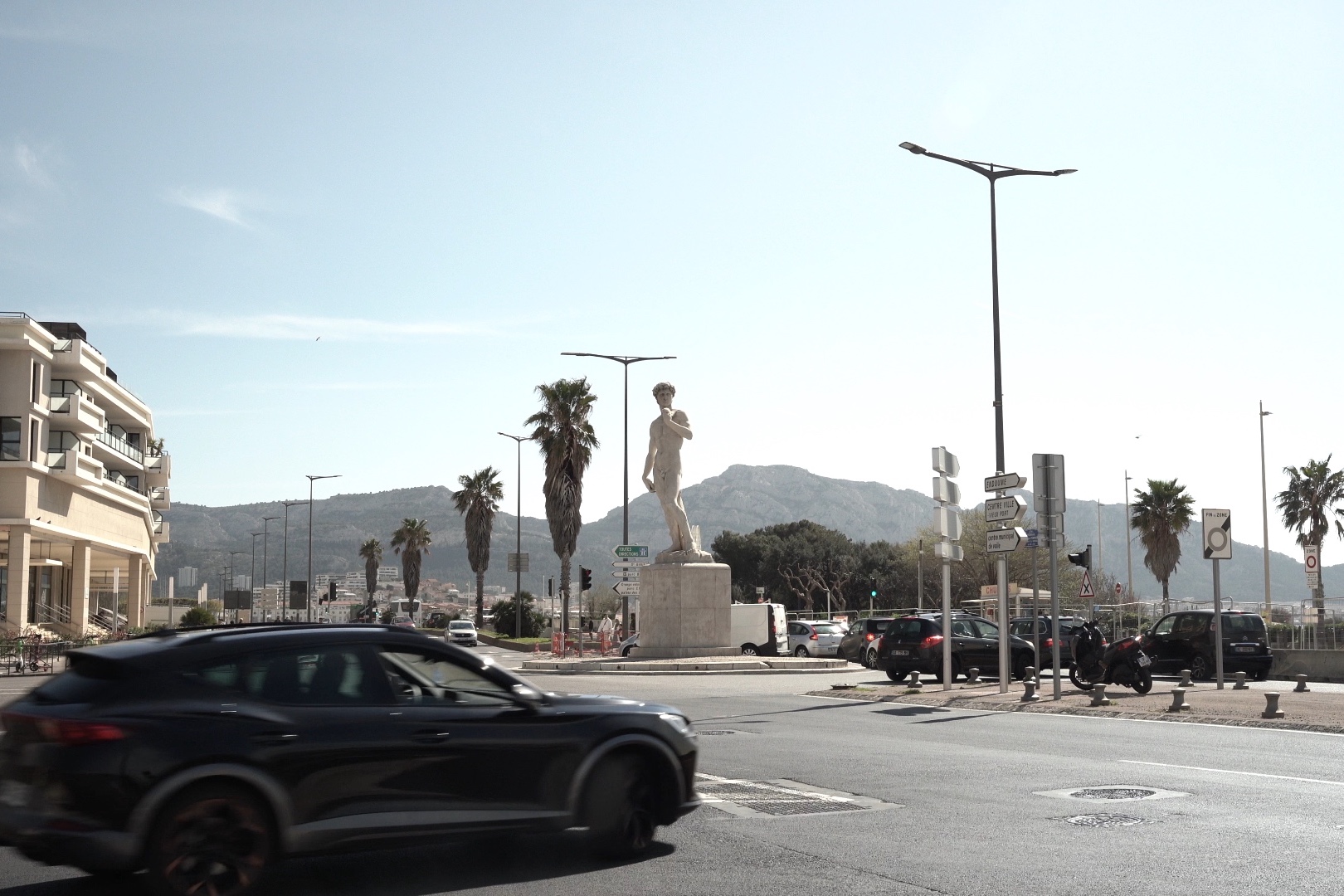 "le David" à Marseille, capture d'écran, film, 2024, ©ninagazaniolvérité