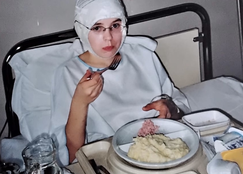 otoplastie 1999, capture d'écran, film, 2024, ©ninagazaniolvérité